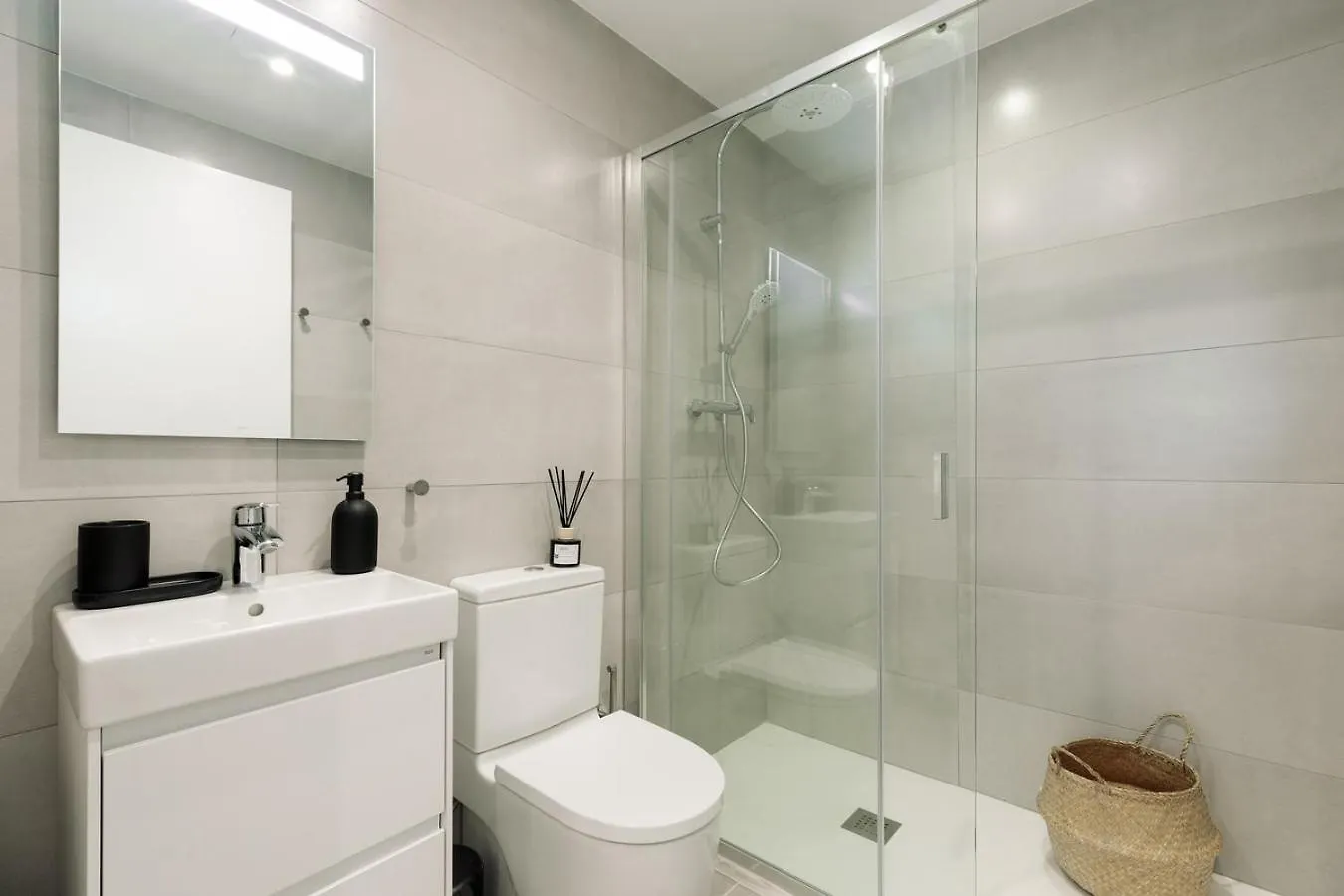 Pompei - 2 Bedrooms, Balcony And Terrace In Ciutat Vella Barcelona