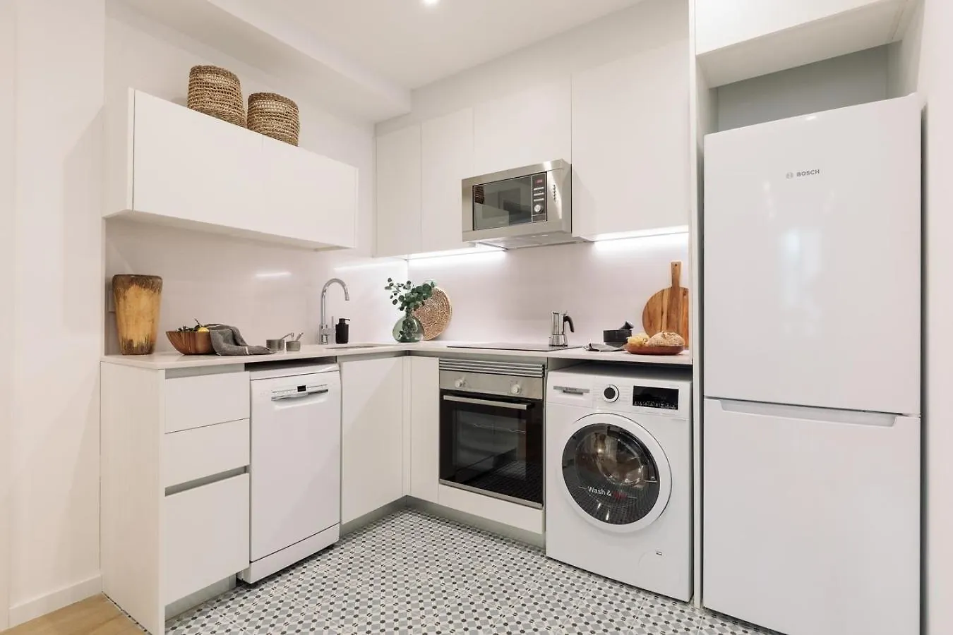 Pompei - 2 Bedrooms, Balcony And Terrace In Ciutat Vella Barcelona 0*,  Spain