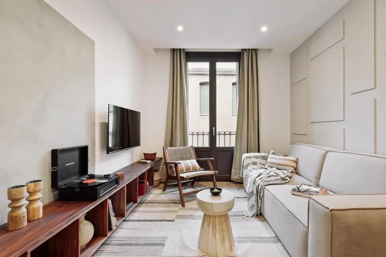 Pompei - 2 Bedrooms, Balcony And Terrace In Ciutat Vella Barcelona 0*,  Spain