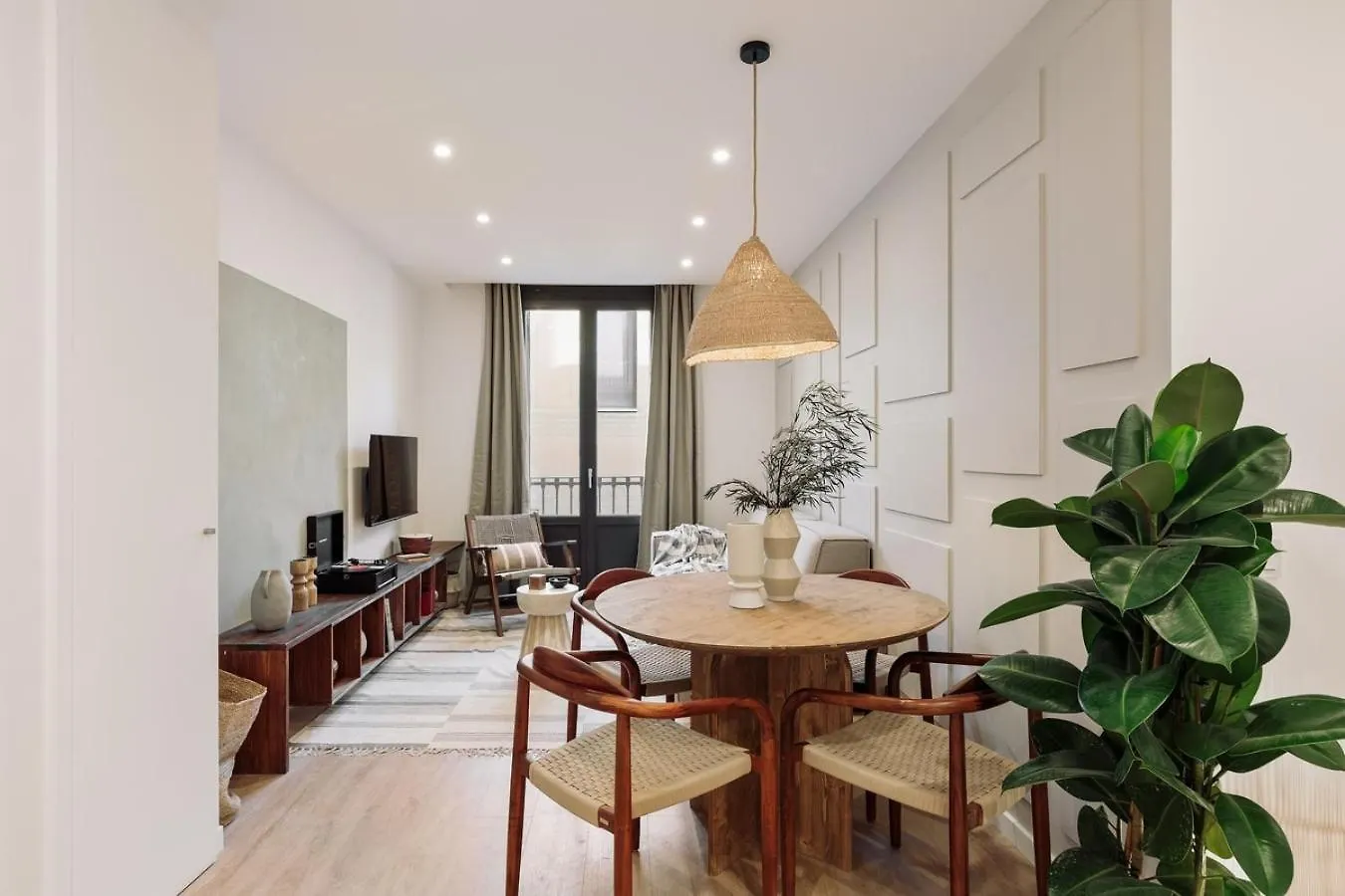 Pompei - 2 Bedrooms, Balcony And Terrace In Ciutat Vella Barcelona