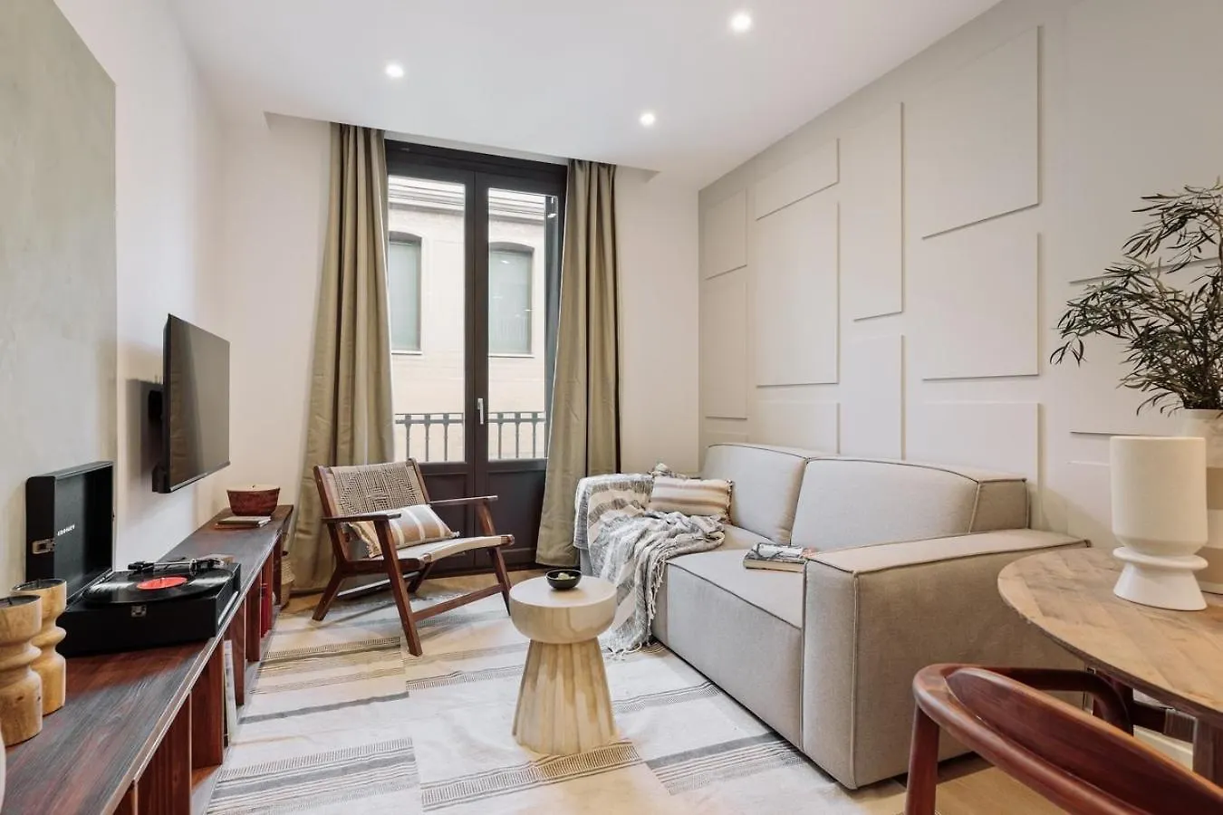 Apartment Pompei - 2 Bedrooms, Balcony And Terrace In Ciutat Vella Barcelona Spain