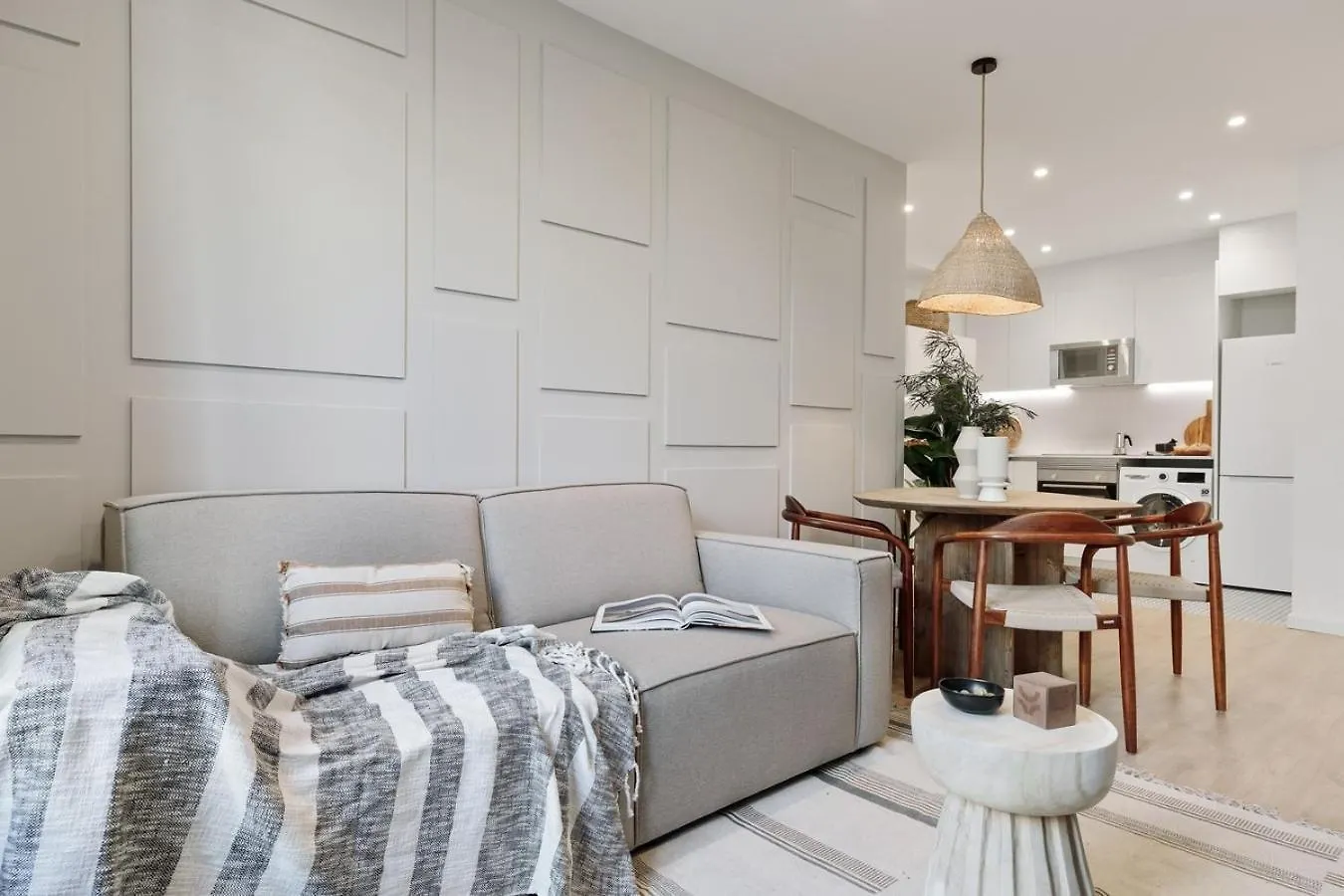 Pompei - 2 Bedrooms, Balcony And Terrace In Ciutat Vella Barcelona
